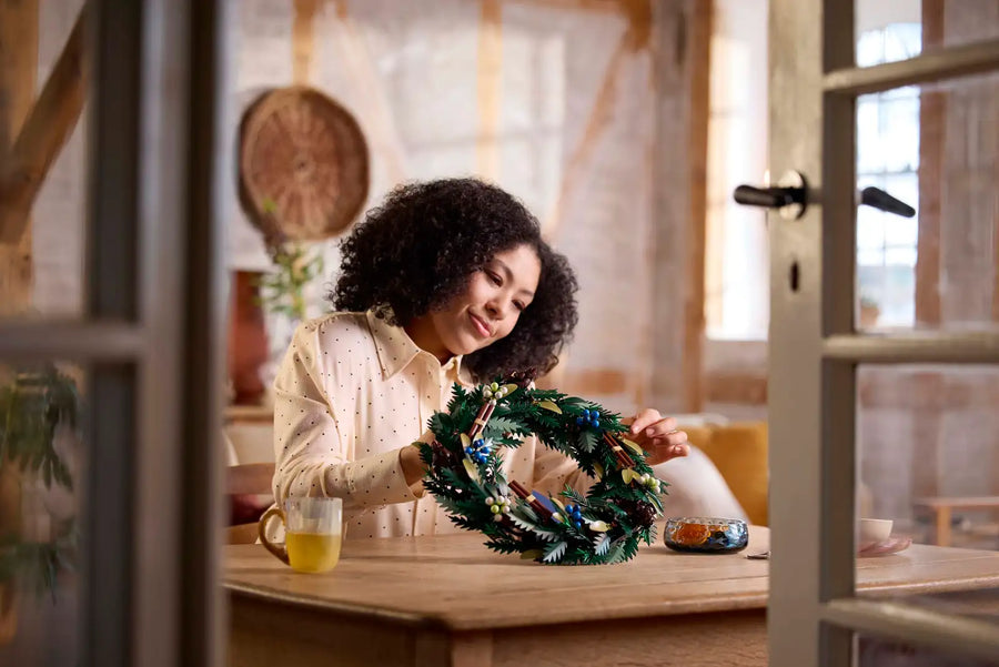 LEGO Botanicals Wreath-Making Kit and Holiday Garland#10340