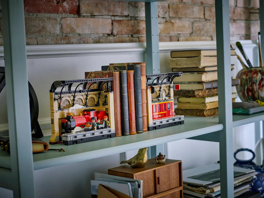 LEGO Harry Potter Book Nook: Hogwarts™ Express #76450