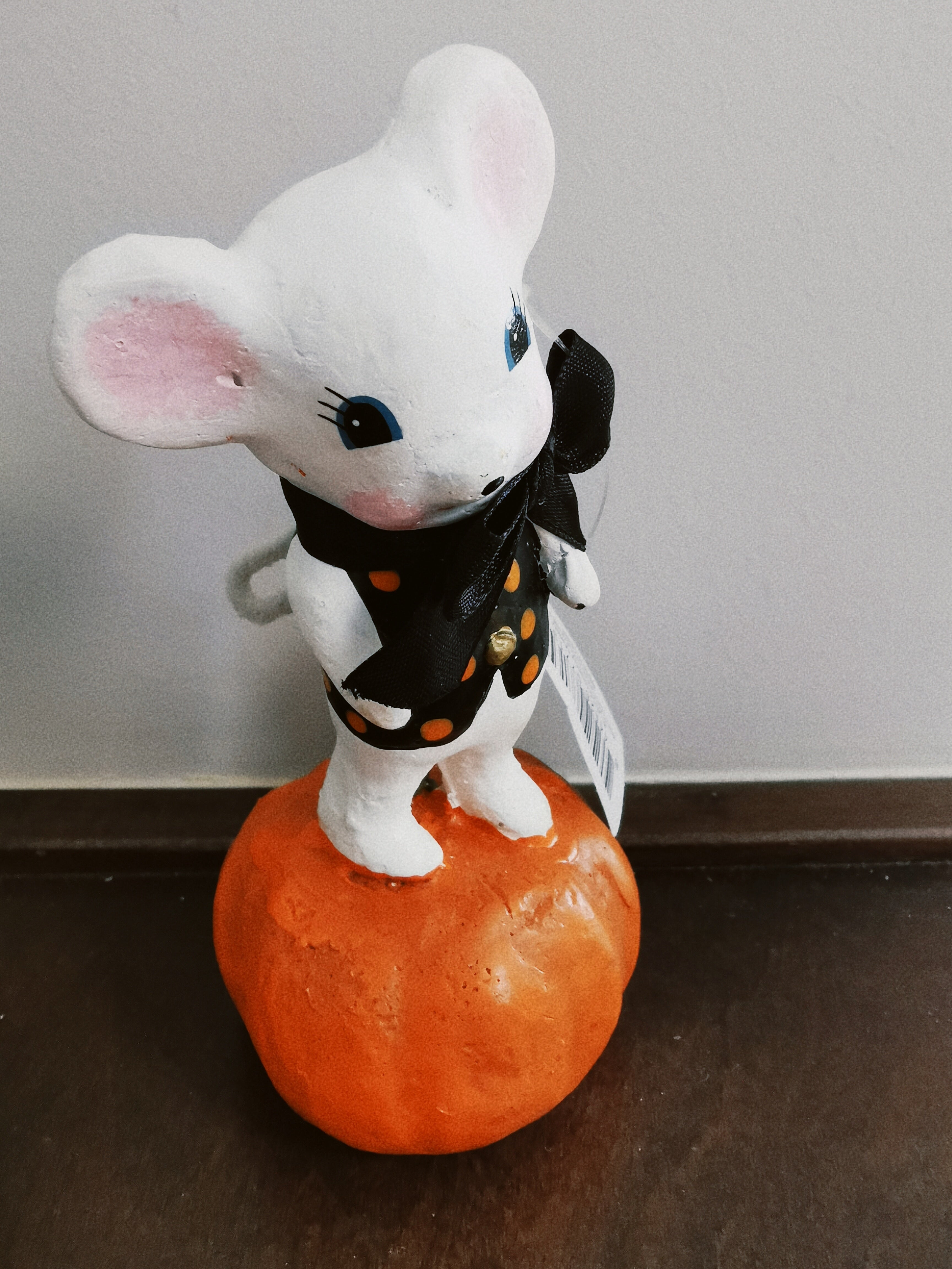 180° Mouse w/Pumpkin Figure