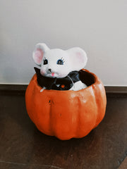 180° Mouse w/Pumpkin Figure