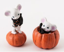 180° Mouse w/Pumpkin Figure