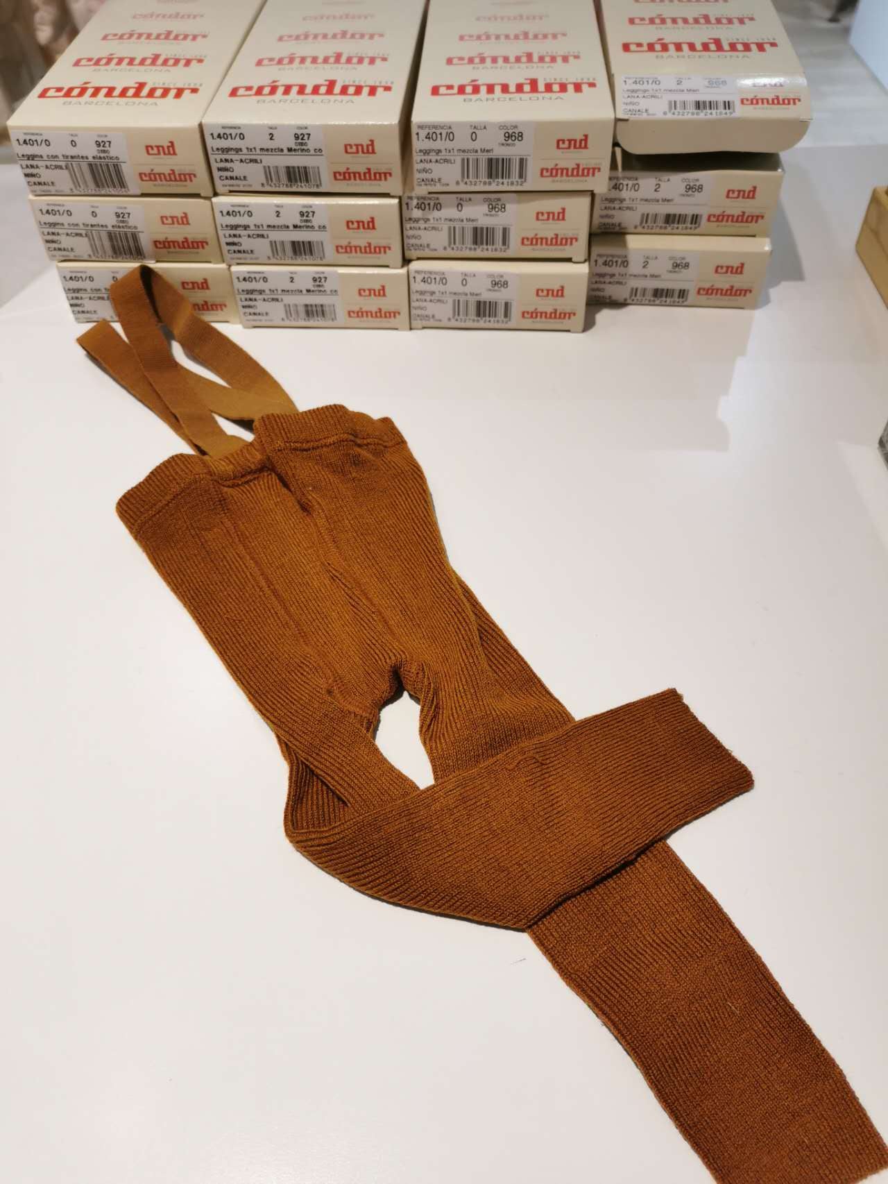 Cóndor Merino Wool Blend Leggings with Elastic Suspenders 1.401 Col927